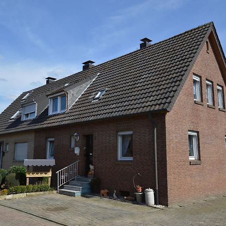Cozy Apartment In Rees With Free Wifi Exteriör bild