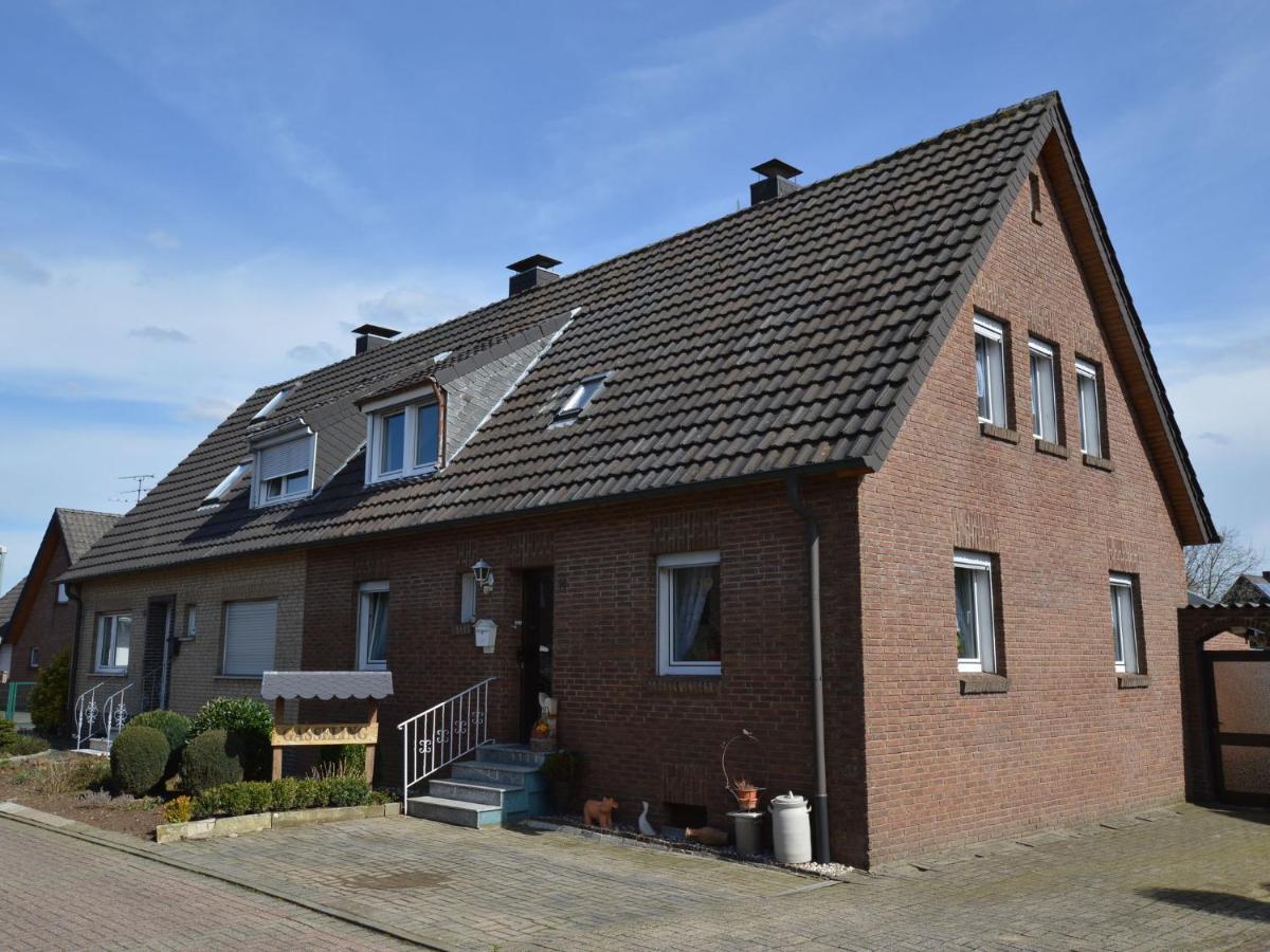 Cozy Apartment In Rees With Free Wifi Exteriör bild